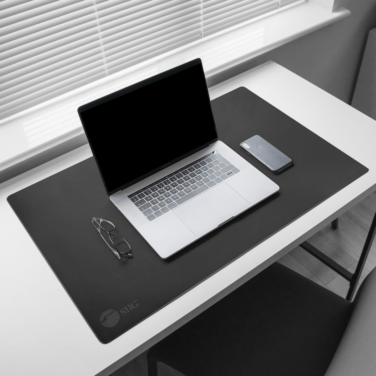 SIIG CE-PD0412-S1 Large Leather Smooth Desk Mat Protector Black