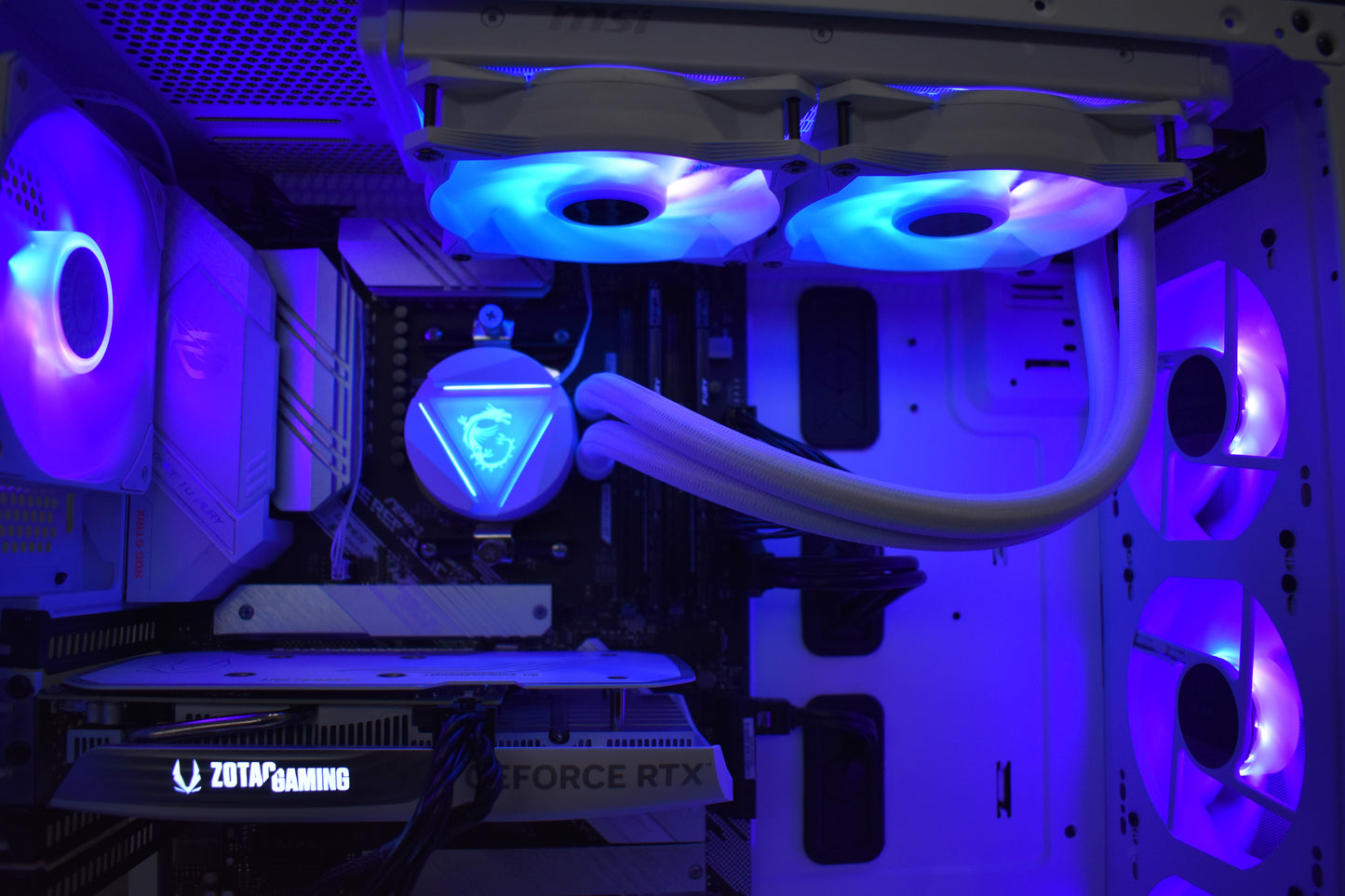 AMD Ryzen 7 5800X avec ZOTAC GeForce RTX 4060 Twin Edge OC 8 Go - Blanc